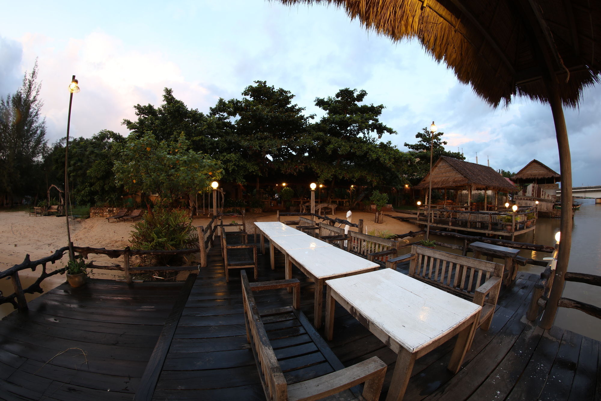 Natural Bungalows restaurantee y Bar Kampot Exterior foto